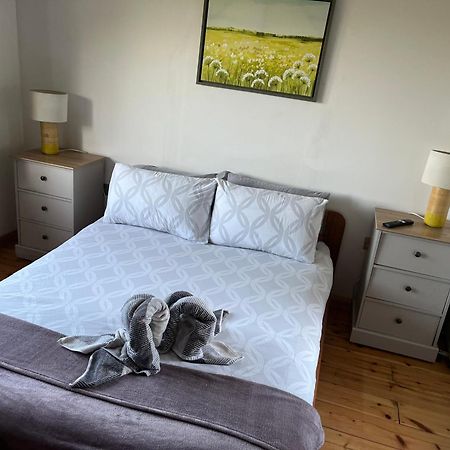 Tamarisk Cabin Bude Bagian luar foto