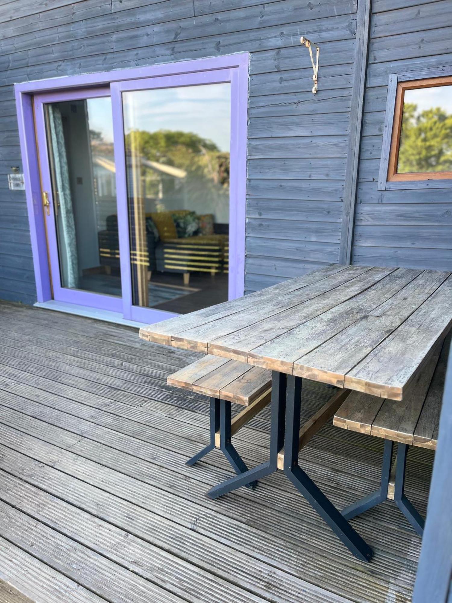 Tamarisk Cabin Bude Bagian luar foto